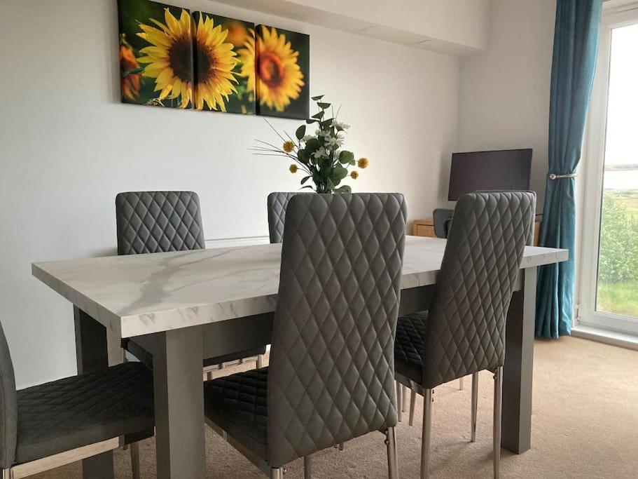 Beautiful 2 Bedroom Flat Overlooking Golf Course Carnoustie Kültér fotó