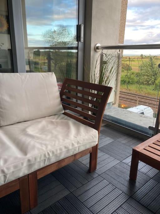 Beautiful 2 Bedroom Flat Overlooking Golf Course Carnoustie Kültér fotó